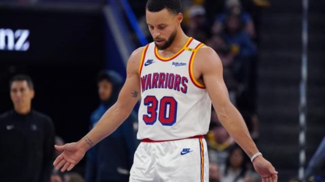 Steph Curry Confronts Fan for Stealing Shoes Meant for a Kid After Dubs-Wolves Game (1)